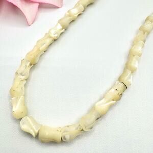 Vintage MOP Carved White Tulip Necklace Mother Of Pearl Beachy Mermaidcore